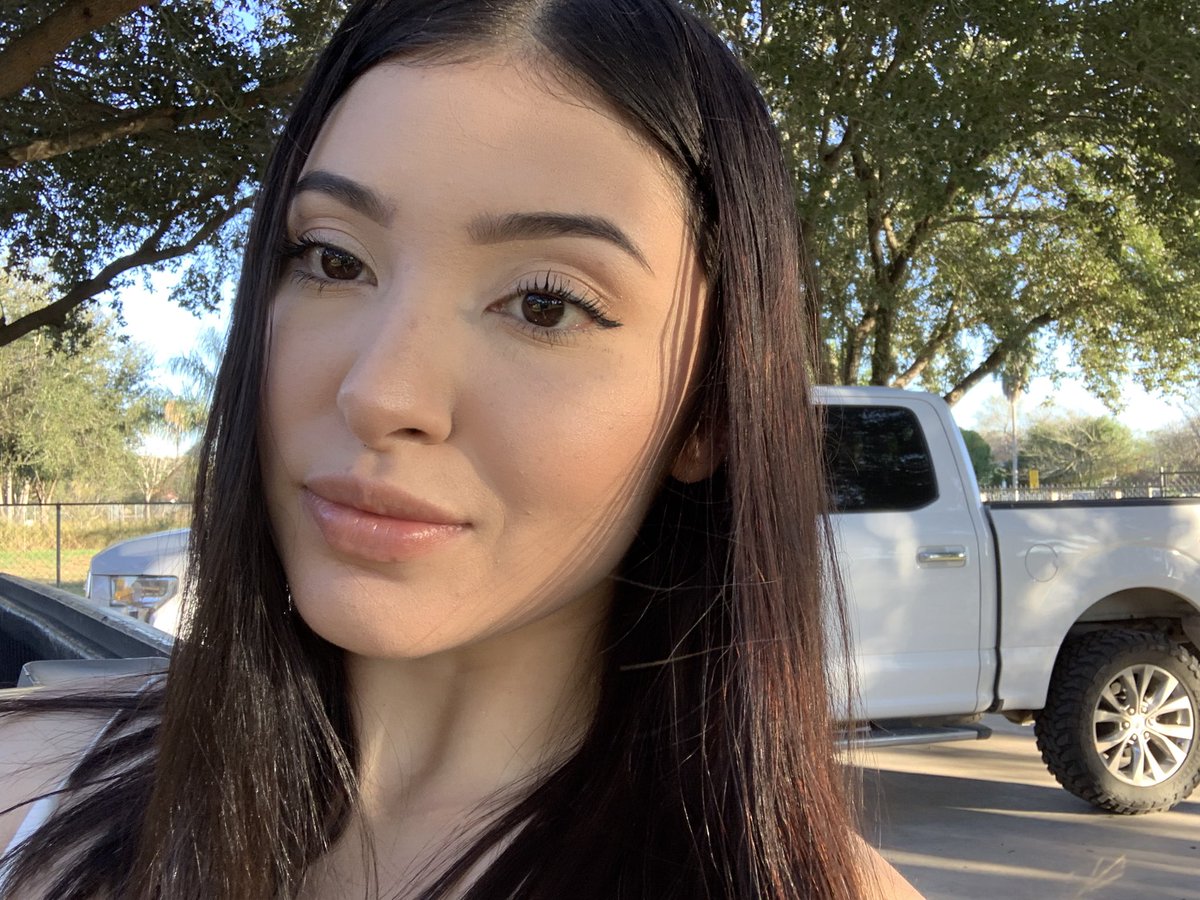 lucyxfi's tweet image. the truck | the driver c: