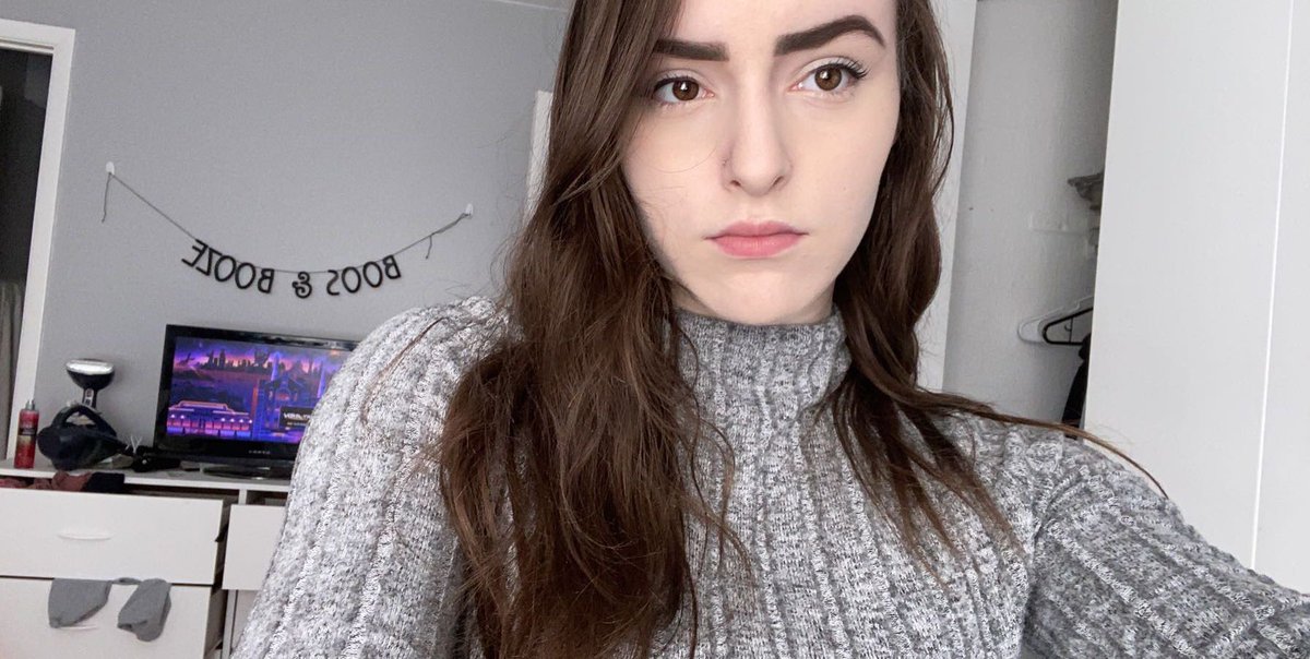 whateversam_'s tweet photo. my natural hair isn’t straight, my rooms a mess, and my halloween/fall decorations are never coming down. thank you, that is all. https://t.co/xutpLD1vRi
