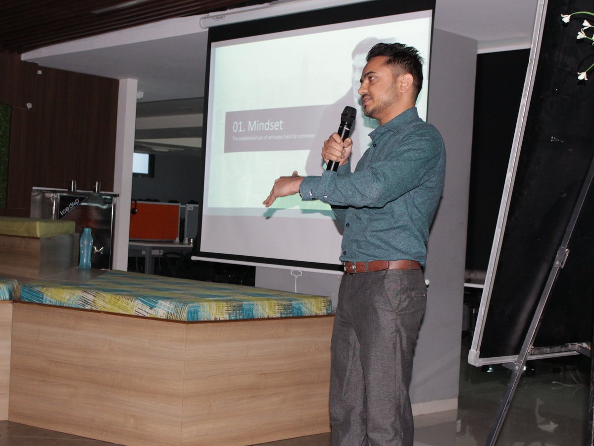 BacancyTech's tweet photo. “Mindset is an interface between your thoughts and actions; just like language is a medium to convey your feelings.” 

Floor training on Product Mindset, BD team manager, Ankit Patel.

#Mindset #Session #Vision #Development #Growth #FloorTraining https://t.co/zkxHHtyzxk