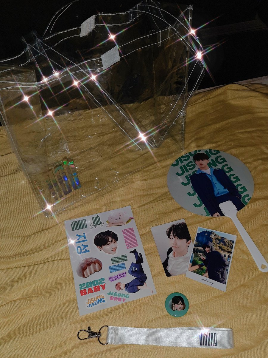 agustdchrome's tweet photo. hai kak @kaepici fankit jisungnya udah sampe, makasih ya! 🤗💚 https://t.co/NvPqGKW6K0