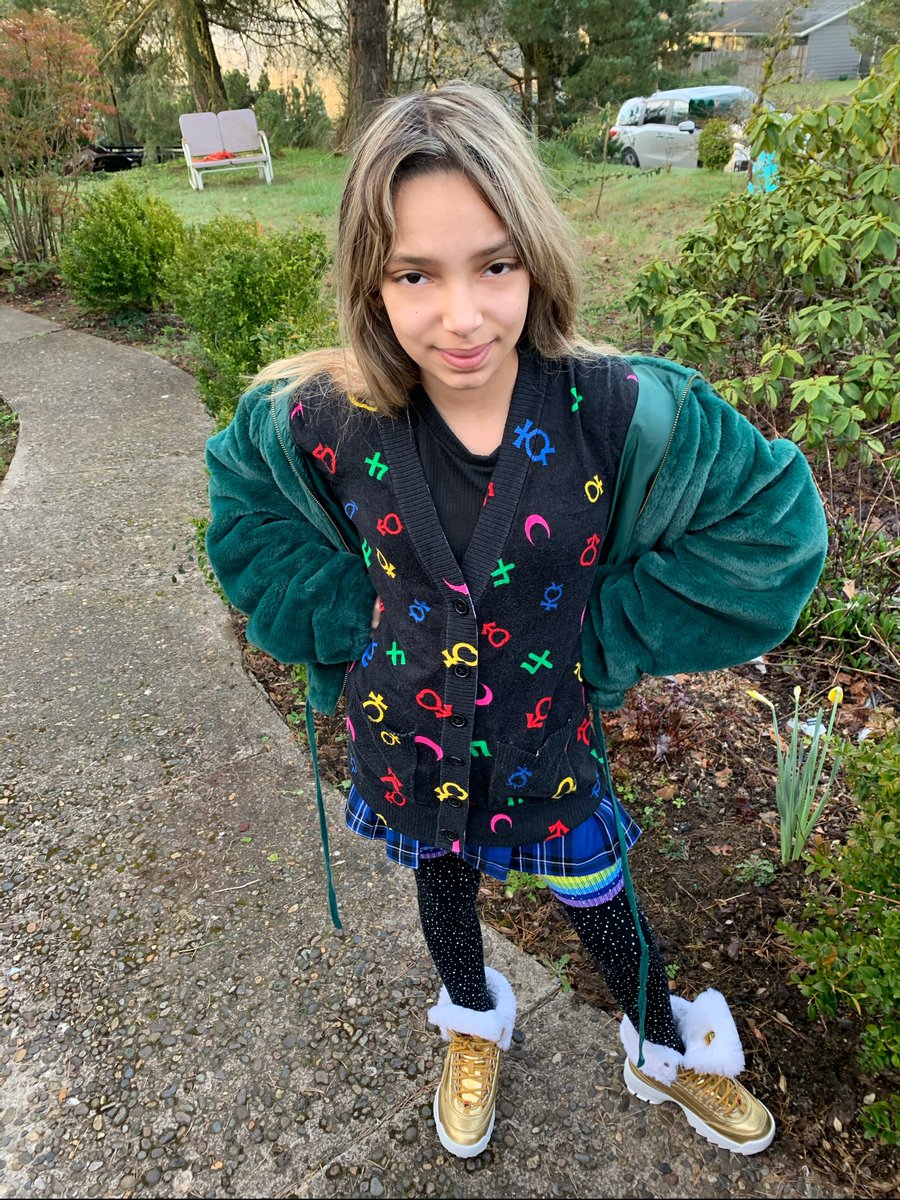 HoHos_WENEE's tweet photo. #ThursdayVibes #OOTD #KpopLover #MXMBB #MBB #Monbebe #BTSArmy #BebeArmy #Ulzzang #UlzzangGirl #HTfandom @HotTopic #Sailormoon https://t.co/RPHnjfkmyZ