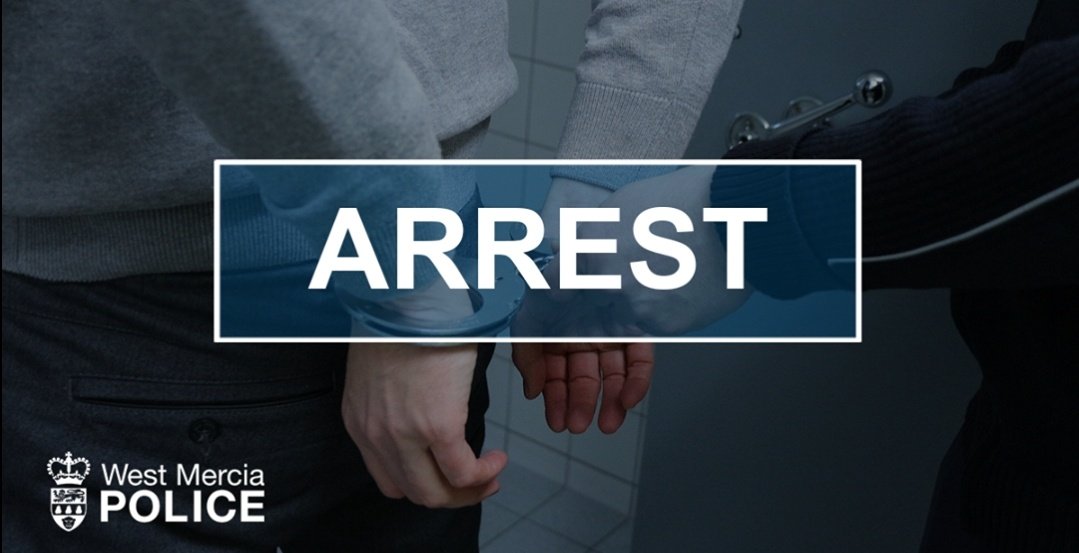 PC_Fulford's tweet photo. #LateShift, should of finished at 00:00hrs, however attended a #Burglary in #Progress on #EveshamRoad #Redditch at 00:55am ๐ Took 3 minutes to arrive on scene ๐๐ Entry Forced by #Police. #Person found hiding & #Weapons found, Sprayed with #PAVA, #Restrained & #Arrested ๐ฎโโ๏ธโ https://t.co/HynzWElC9D