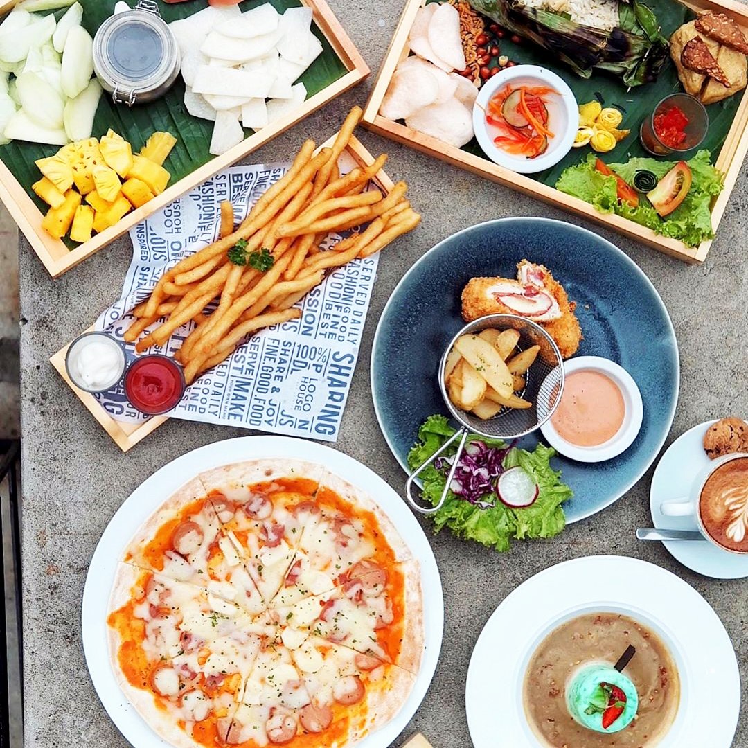 Makan siang sama apa hari ini? Cobain deh berbagai menu dari Logo House mulai dari Indonesian Food sampai Western ada semua. Yuk, makan siang disini 😋

📸 @makanlemakplg

#LogoHouse #lunch #food #foodie #foodstagram #foodphotography #foodies