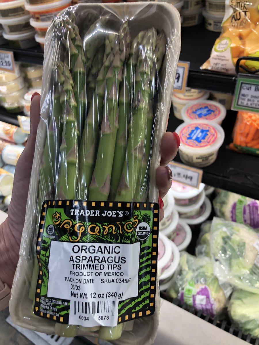 mOrganicsKim's tweet photo. Checked out Trader Joes in Santa Ana with @Farmerswifetash #organic #produce #groceries #wine #beer #spirits #dairy #plantbased #chicken #meat #eggs #pinklemons #TraderJoes #California https://t.co/jeeGHs63Y2