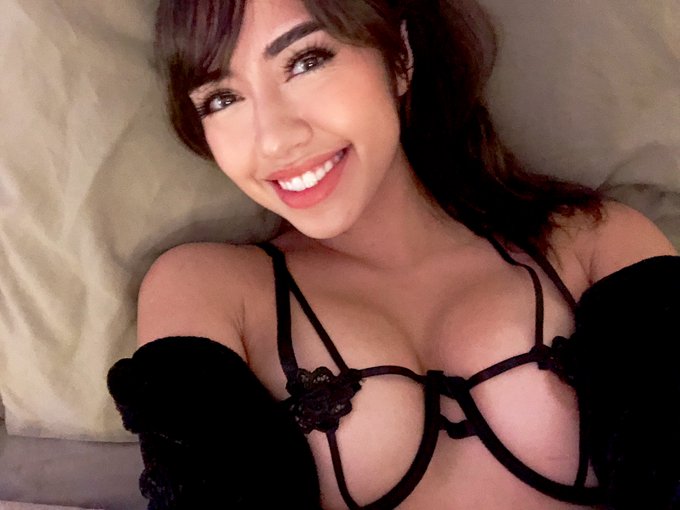 smiling bc i&rsquo;m stoned https://t.co/wjW4wBzNUX