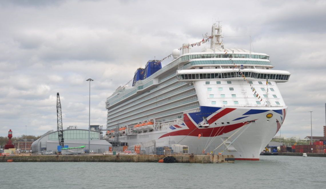 TinBoxTraveller's tweet photo. No one likes to think about a holiday coming to an end. But sometimes it helps to be prepared, especially when you are leaving a cruise ship. Here's our disembarkation day tips for cruisers https://t.co/TfSnH6q6Kn #cruising #travel #uktb https://t.co/hgd7hubzPk