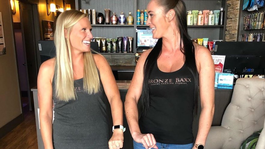 bronzebaxxtan's tweet photo. SPOT THE SPRAY TAN. Ok Baxx fam tomorrow is National Spray Tan day.🤩 Let’s play spot the Baxx Spray tan! One of these Baxx babes has a Baxx spray tan and the other has been using our UV beds to get her glow on! COMMENT below which one you think has a spray tan left? Or right? https://t.co/TlCBsm8xAi