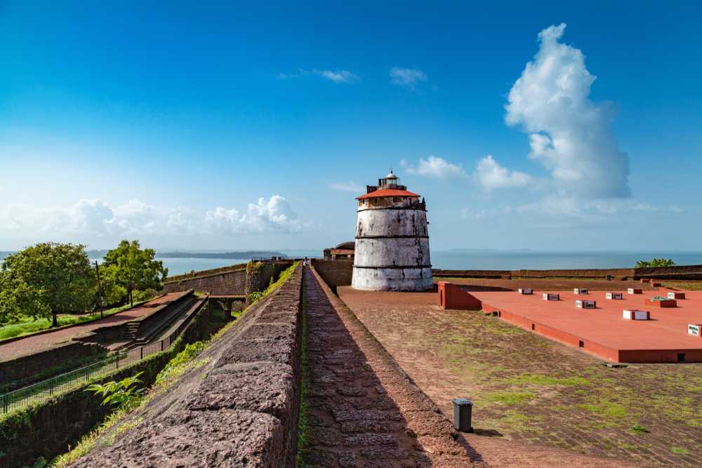 TCIndia su Twitter: "Fort Aguada Built to defend & protect Old #Goa from potential invasions, #FortAguada is the largest & the best-preserved Portuguese bastion in the state. It was built sometime between