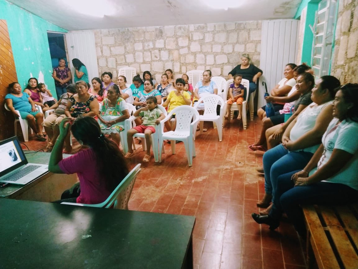 ONMPRICAM's tweet photo. “Mujeres Motor de México” TENABO
Con el objeto de concientizar en temas de #Equidad y como Marco el #DíaInternacionalDeLaMujer, el #PRITenabo junto con el #PRIEstatal y el #ONMPRICampeche imparten la plática sobre “Tipos de Violencia” en la Localidad de Kanki en Tenabo. https://t.co/CpUEsu7ZNU