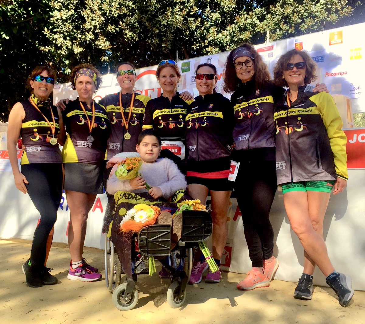 #Siyollegotullegas
Este domingo nos vemos en #Murcia para celebrar el #DiadelaMujer en la #CarreradelaMujer, con la participación de Azalea y su abuela Rosita Vicente: 
¡¡¡Bienvenidas al Club!!! 
#SuSonrisaEsElPremio
#Silla_Joëlette
#RegióndeMurcia
#Integración
#Visibilidad