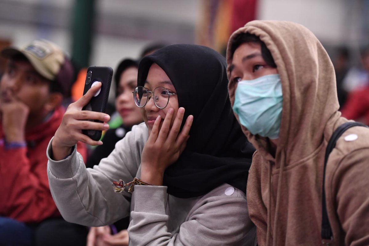 indofest_offcl's tweet photo. Penutup hari kedua yang manis dari Endah N Rhesa di #Indofest2020
Tiap nonton mereka, nggak ada alasan buat ngga senyum-senyum sendiri.
Coba, di foto-foto ini ada kamu nggak yang lagi senyum-senyum pas nonton?
#KhilafDiIndofest https://t.co/D5Ew8UbUFA