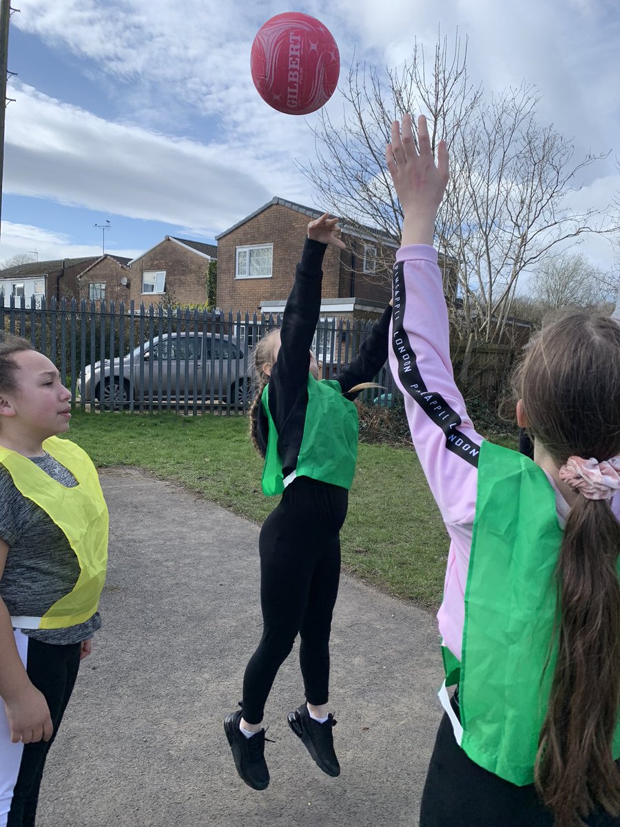 Plasyfelin's tweet photo. Year 5&6 having a great time competing in house matches for @sportrelief #plappe #healthyconfidentindividuals https://t.co/Tqvo20yvXJ
