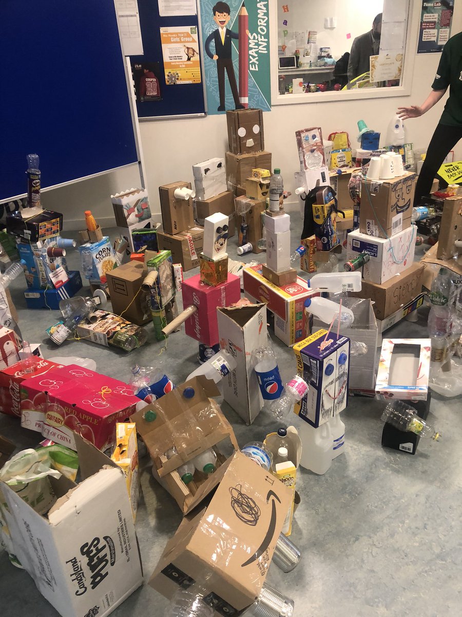 EssaAcadScience's tweet photo. The Science department have been taken over by an army of robots, made by Year 7, 8 and 9. Their creators used recyclable materials ♻️ to celebrate British Science Week 🤖. The theme was our diverse planet 🌍 @EssaAcademy #BritishScienceweek #rubbishrobots #reducereuserecycle https://t.co/MDg2Th3sJd