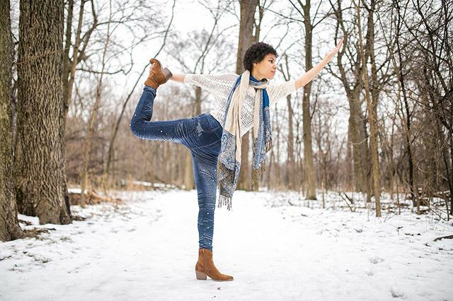garryephotos's tweet photo. Find peace in the chaos.
.
.
.
.
.
.
.
.
.
.
.#yoga #classyyoga #yogapose #forestyoga #boots #leather #scarf #blackgirlmagic #naturalhair #jeggings #trees #forestphotography #canon #canonlens #sigma35mmart #snow #brownboots #spring #yoga2020 #chicagoyoga⦠https://t.co/WV9nFzrfjw https://t.co/hvEKHvfFmS