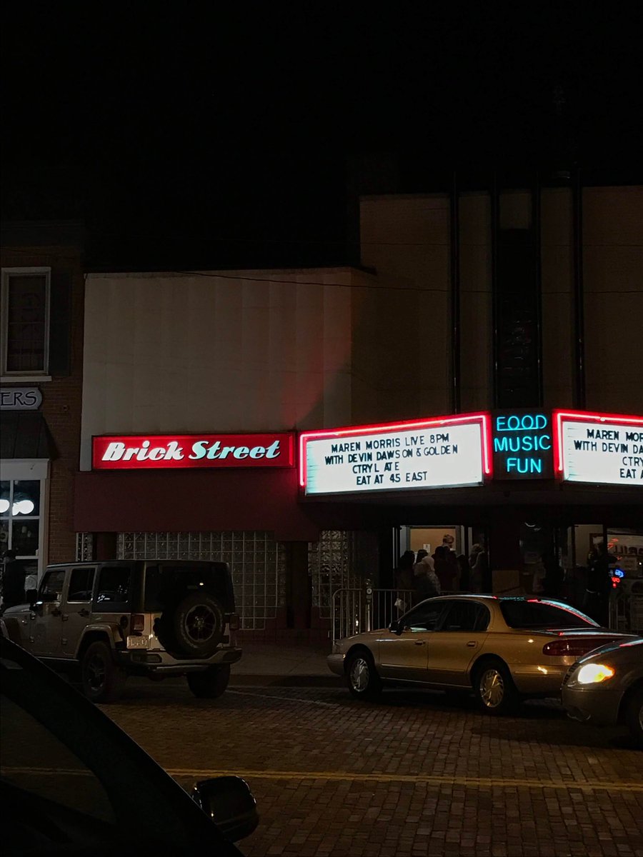 emmanzina's tweet photo. #BarstoolBrickStreet #BarstoolBestBar the things I’d do to be at brick with a tropical trash can right now... https://t.co/zelD2CoC7a