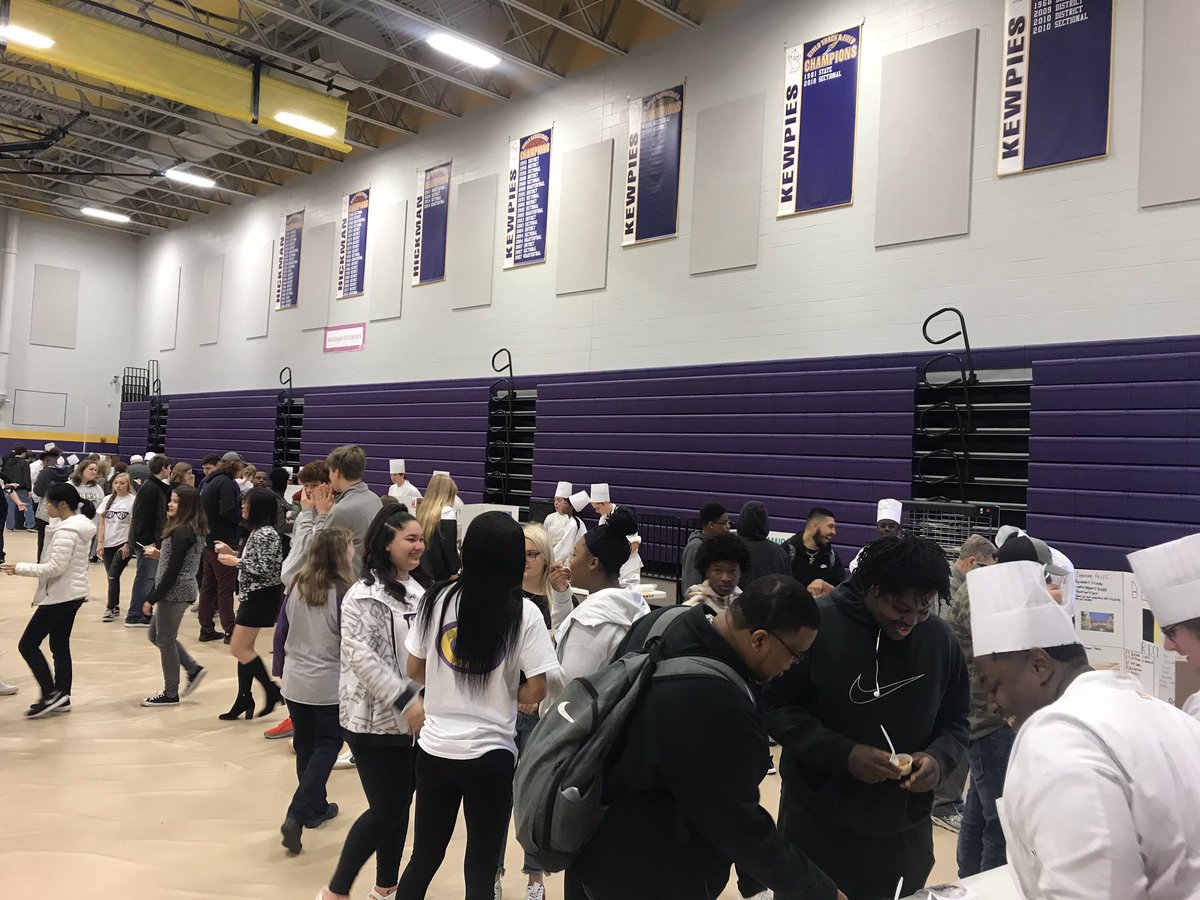 KathySteinhoff's tweet photo. What a day! #WeAreHickman ,#Worldsfair , and #PiDayEve !
Itโs a good day to be a kewpie. https://t.co/YcgDtm4cl7