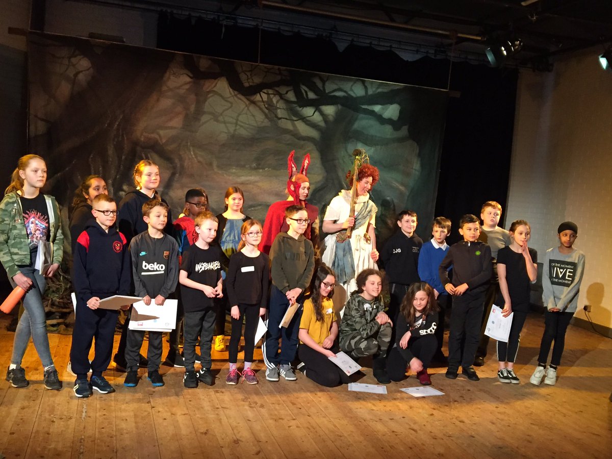 Lynnparry21Lynn's tweet photo. The end of a brilliant week. RSC Next Generation class of 2020 you were amazing! Huge thanks to everyone for making it such a success. @NewVicTheatre @RSC_Education @RobinBelfield https://t.co/8C8nS8uihb