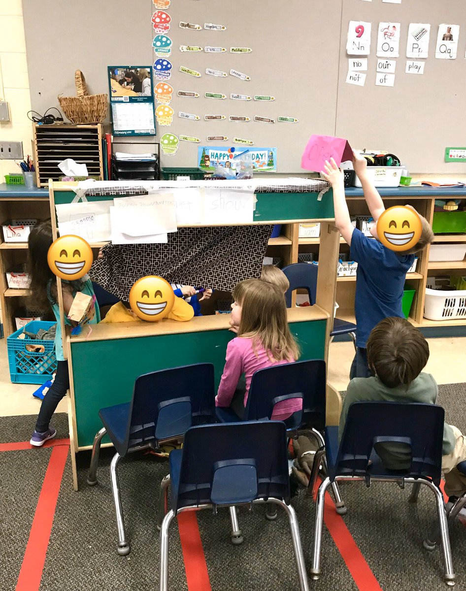 MissVogel_'s tweet photo. Today we’re using our puppets to put on a show about our favourite animals! What’s your favourite animal? 🐶🐸🐥 #PuppetShow #EarlyYears @EY_uwindsor https://t.co/uH8B0pCtHi