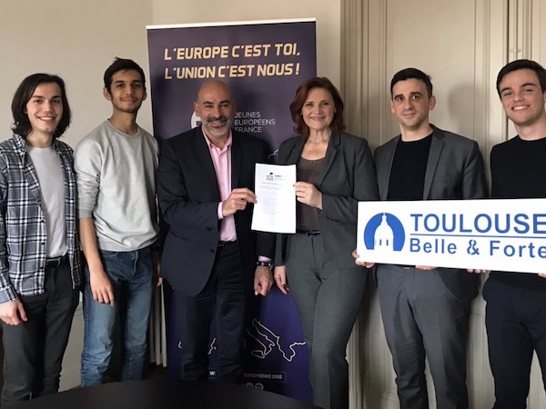 [Toulouse] Ce 12 mars 2020, <a href="/Franck_Biasotto/">Franck Biasotto</a> a signé - en tant que tête de liste <a href="/Tlse_BelleForte/">Toulouse Belle & Forte</a> - la charte d'engagement pour la promotion de l'Europe 🇪🇺 sur Toulouse ! #Municipales2020 #ToulouseBelleEtForte