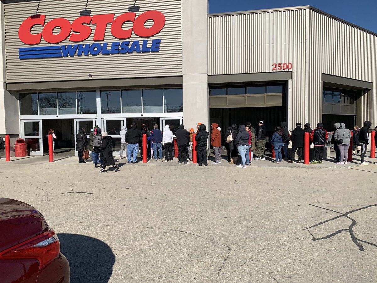 jkhamb's tweet photo. Crazy lines at Costco North Riverside, IL. #COVID19 https://t.co/kLTg2Abf58