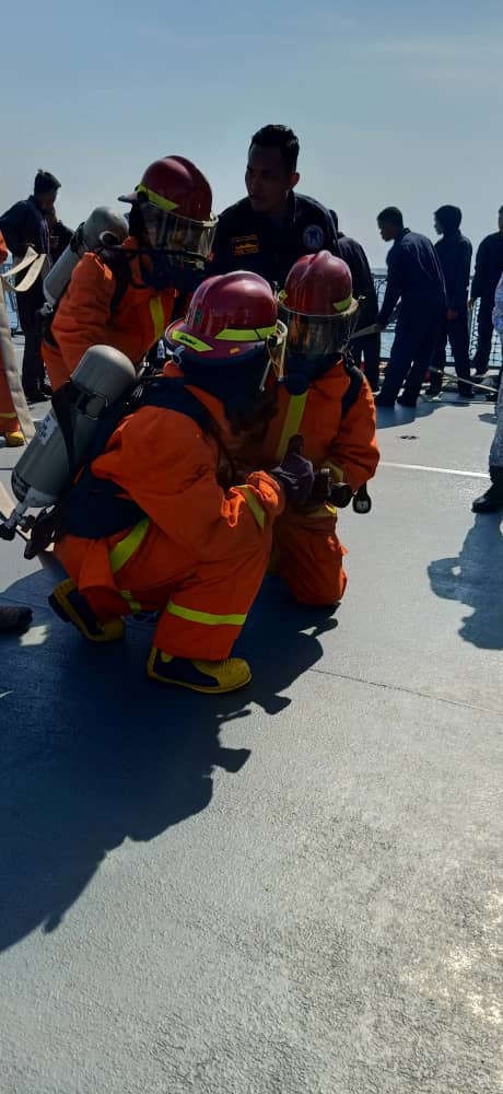 kdptldm's tweet photo. Cultivating the knowledge and sea experience onboard KD Gagah Samudera. KDP Communication trainees on 3P Program Serial 7/20 (9-13 Mac 20)
#LearnNavalCulture
#KnowledgeandExperience
#HumanCapital
@tldm_rasmi
@MPPL_TLDM
@reza_azeranil63
@imtkhalid
@jamaludinsairi https://t.co/0ucor0B6QO