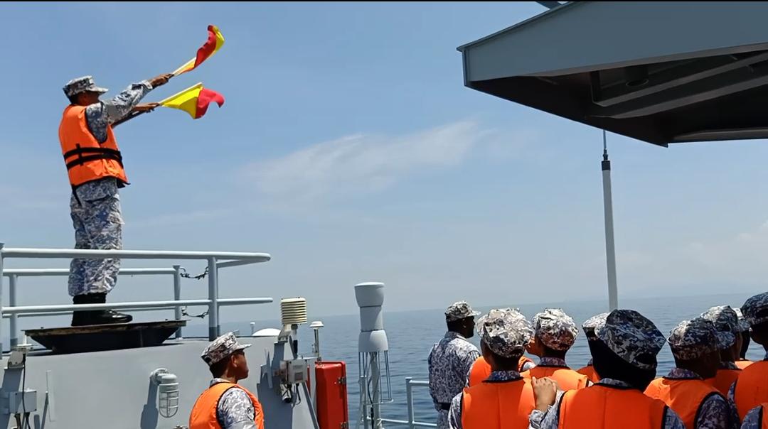 kdptldm's tweet photo. Cultivating the knowledge and sea experience onboard KD Gagah Samudera. KDP Communication trainees on 3P Program Serial 7/20 (9-13 Mac 20)
#LearnNavalCulture
#KnowledgeandExperience
#HumanCapital
@tldm_rasmi
@MPPL_TLDM
@reza_azeranil63
@imtkhalid
@jamaludinsairi https://t.co/0ucor0B6QO