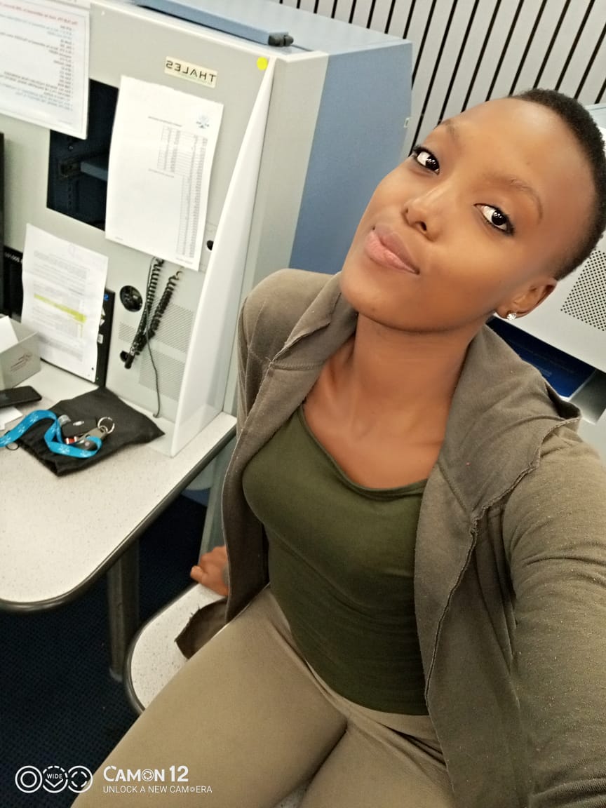 MbaliyethuS's tweet photo. My friends boyfriend bought her the new TECNO CAMON 12 ,mogirl has been taking selfies since and shouting "we are within ".🙆🙌

#TECNOInSouthAfrica https://t.co/zvAgMDuwi4