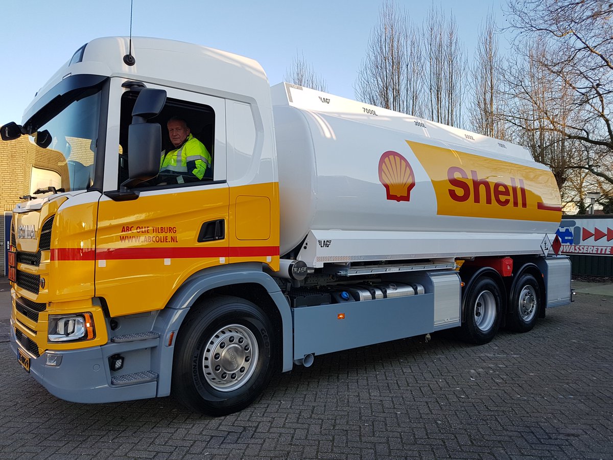 ABCOlie's tweet photo. Onlangs hebben wij bij ABC Olie twee mooie nieuwe tankwagens in gebruik genomen. Beide wagens zijn van alle gemakken voorzien en rijden op Shell GTL.

Scania G410 (Shell)
DAF CF 410 FT

#ABCOlie #Shell #tankwagen #brandstof #Scania #DAF #GTL https://t.co/69HRoIZoRV