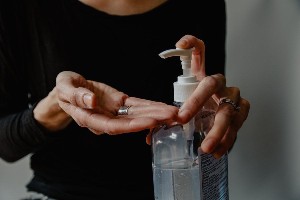 UnoClean's tweet image. "CDC recommends washing hands with soap and water whenever possible because hand washing reduces the amounts of all types of germs and chemicals on hands. But if soap and water are not available, using a hand sanitizer with at least 60% alcohol."