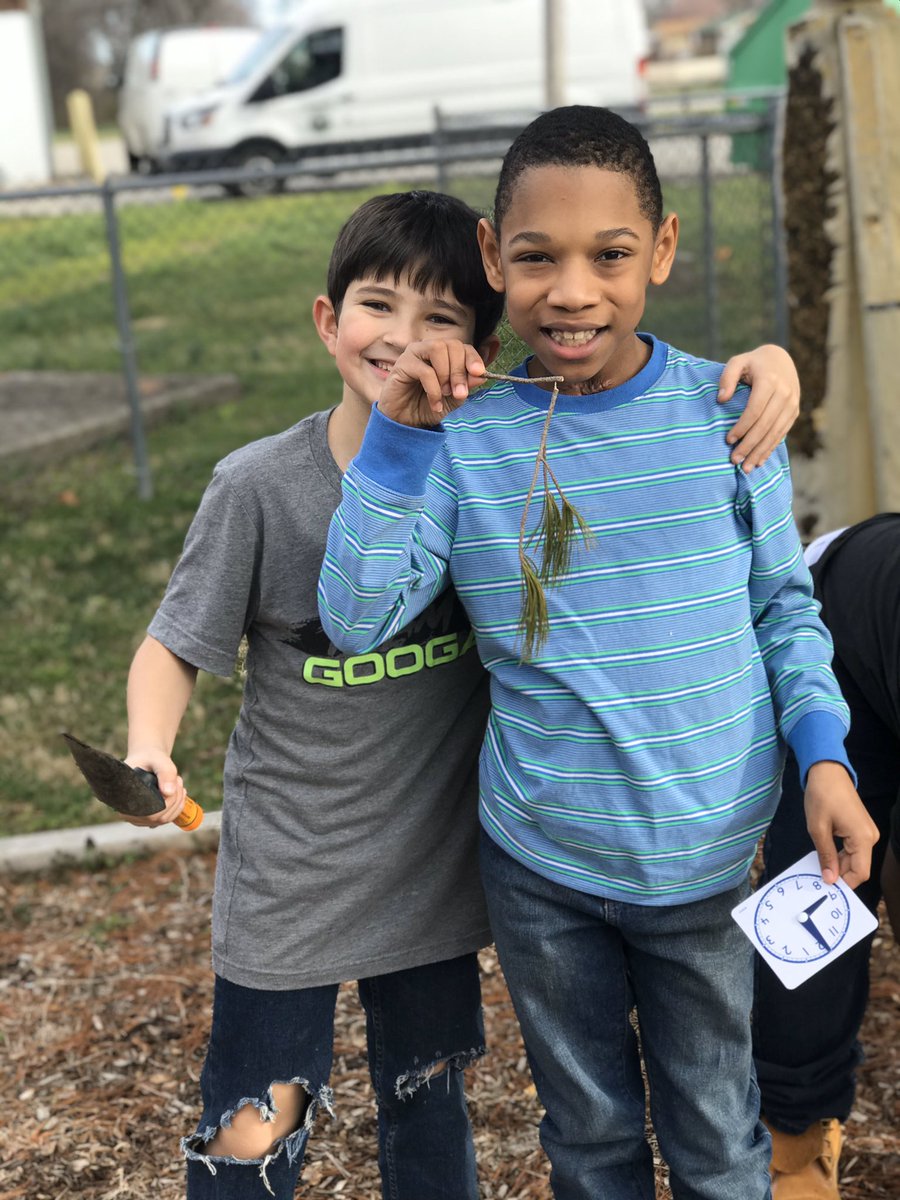 teacher_webster's tweet photo. Enjoying the sunshine ☀️ We learned about our seed structures and their functions. Today we decided to make our outside garden better by planting our seeds! @JohnsontownRoad @JCPSScience @JCPSKY #ILoveMyJob #WeAreJCPS #Science https://t.co/H458sP4nIm