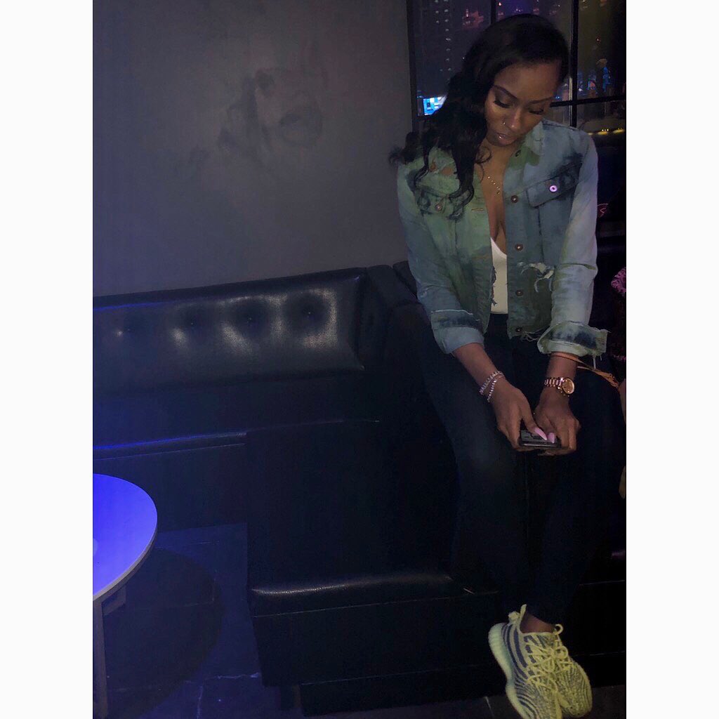 Iam_NishaB's tweet photo. My Garments lookin like New Hunnids 🤑💙 #RonLouis Custom https://t.co/cg7H8niYOx
