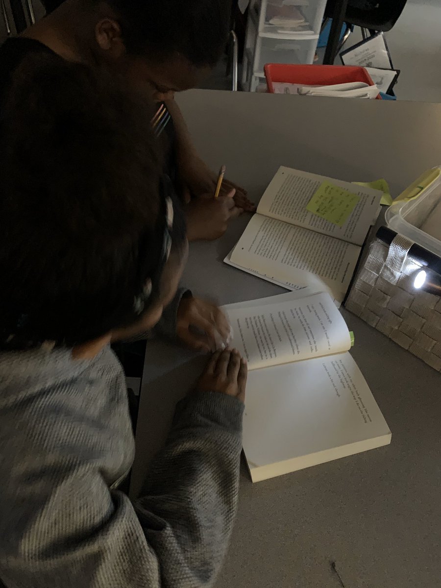 KrinaBPatel's tweet photo. Starting this Friday off right with Flashlight Friday! #engagedreaders #rbmstem #rbmtribe https://t.co/LgrDEkhph5