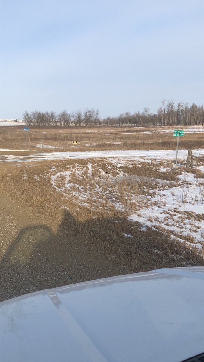 Shelby_LaRose01's tweet photo. Driving down a grid road and this is how I know I’m crossing the SK/AB border going to Provost. 2 different grid road signs on the border road! #workadventures #backroadliving https://t.co/3K9CG6DOzN