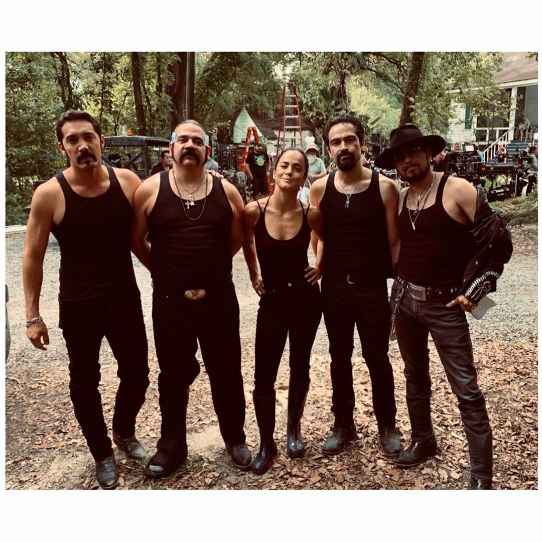 Sonrie_PonchoHD's tweet photo. Alejandro Barrios en instagram Even cartels like to match sometimes! #QueenOfTheSouth #RIPJavier #LaFamilia #fbf #season4 https://t.co/pBwpyNGZHE https://t.co/KzGDVehCQL