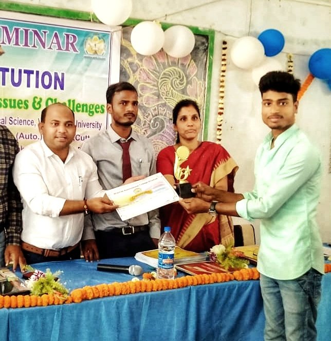 ManojSahooMantu's tweet photo. Since I won the #first_place🥇 in the #One_Act_Play competition, I was awarded in the National Seminar on the #Indian_Constitution held at #Bdk_Auto_College today.
Many thanks to the teachers of our college for giving us the opportunity to develop our art by competing like this. https://t.co/W6u280YLFZ