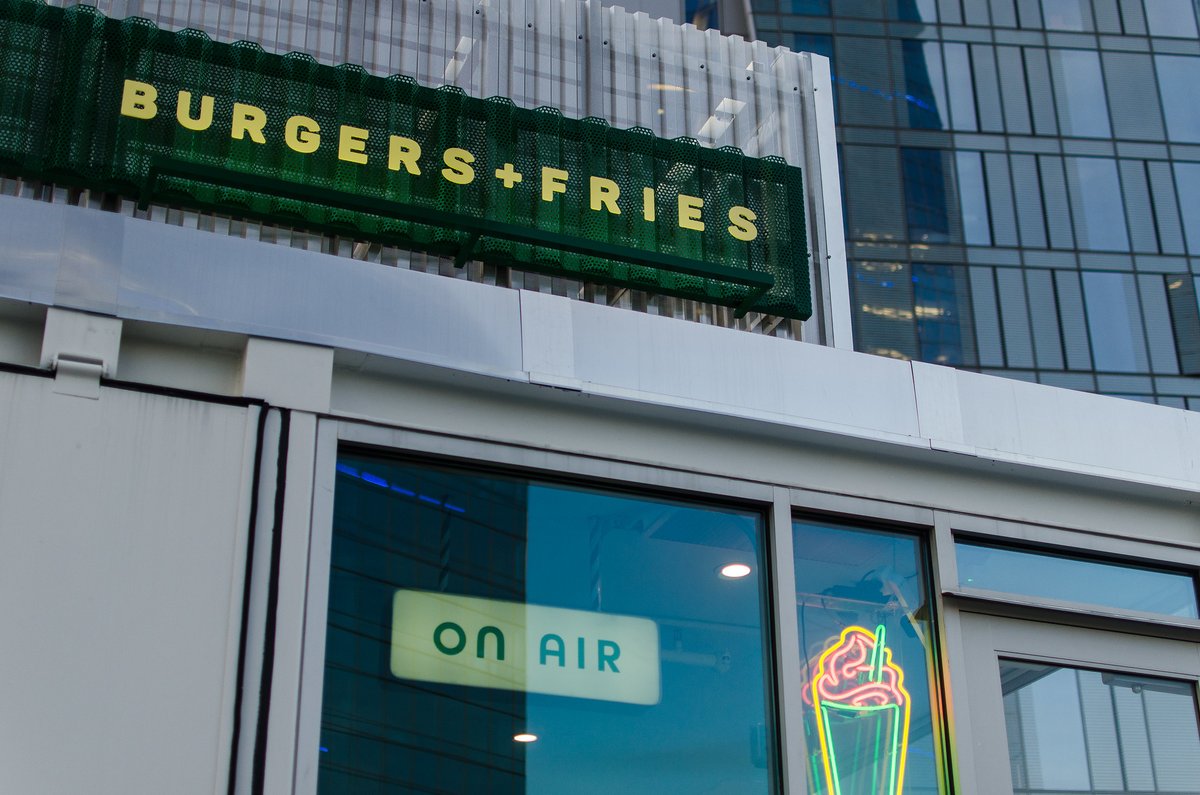 boxmanstudios's tweet photo. Burgers and fries may be one of the most iconic pairings, but QSR restaurants and modular construction definitely make the list. Here's why: https://t.co/g1thIgjU7i https://t.co/hIy5tH9b17