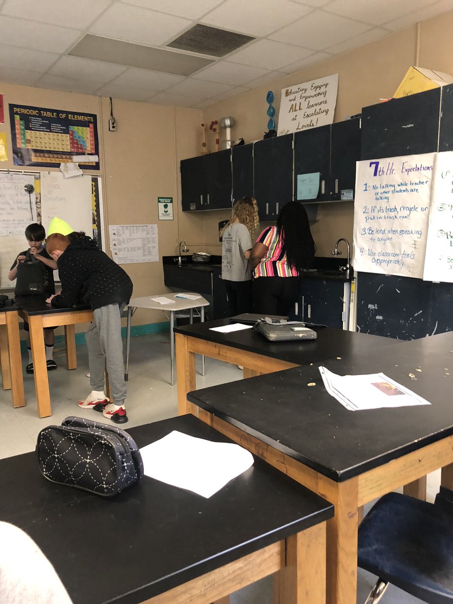 MsKHemken's tweet photo. Working on weathering,erosion, deposition stations to practice identifying and preventing them. #fmsteach https://t.co/EtWYGx16p1
