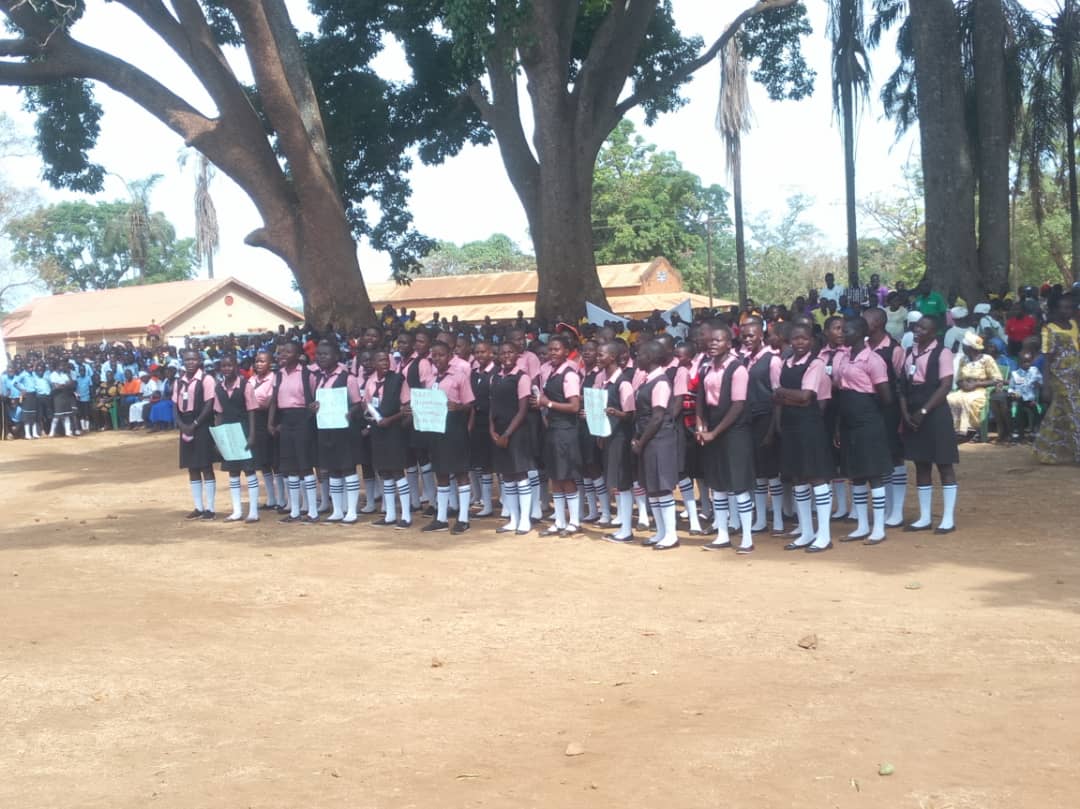 ShababLe's tweet photo. On women's day, one of our members #MaridiServiceAgency &amp; partners held a colorful event in #Maridi. The Exec Director @WadallaPeter challenged the govt to observe the 35% women representation at all levels of govt &amp;  protect the girl child against early &amp; forced marriage. https://t.co/HceVaKmPwX