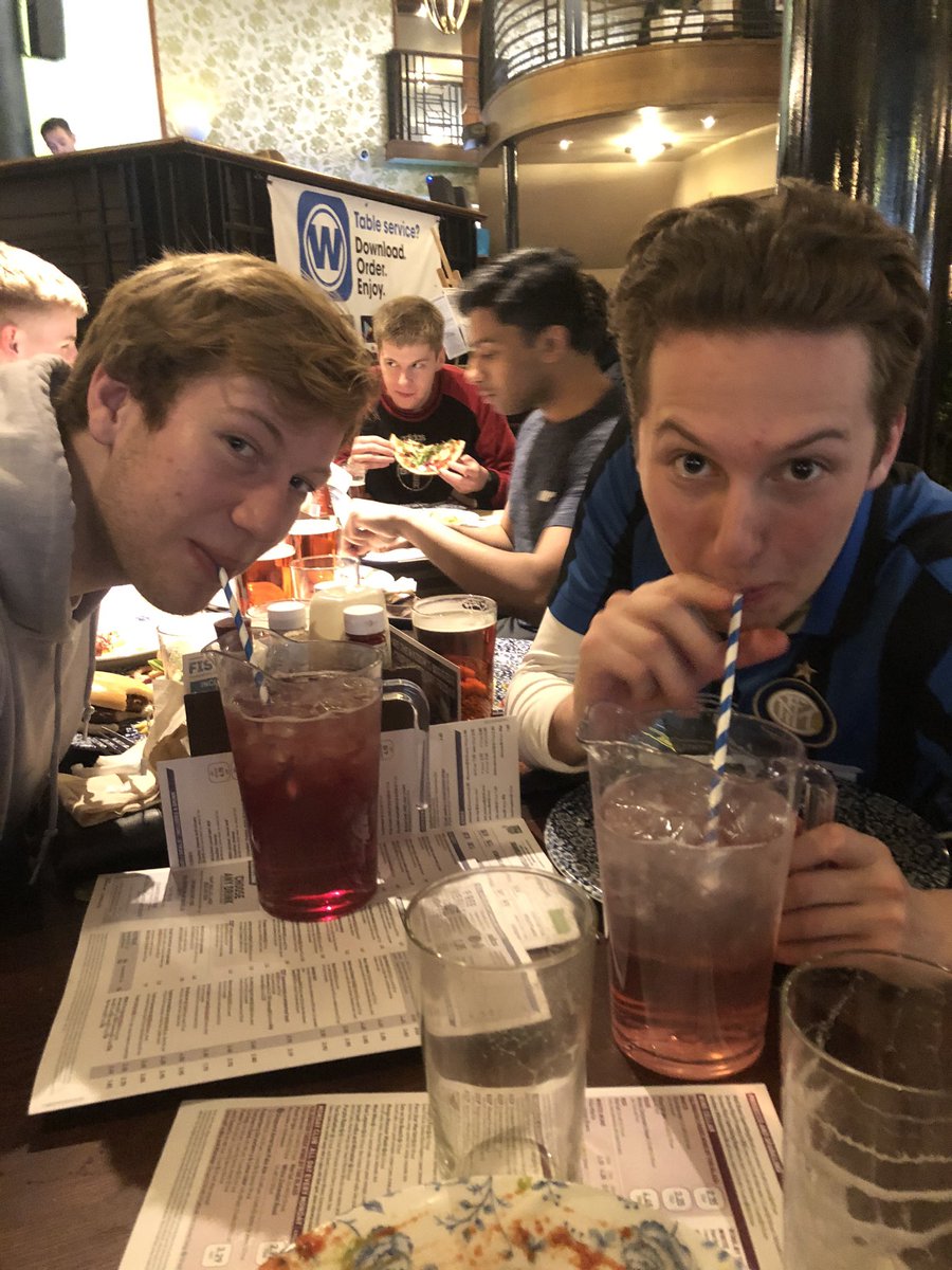 ecafc1584's tweet photo. Cheers to the fans https://t.co/3Tz43BDQ3C