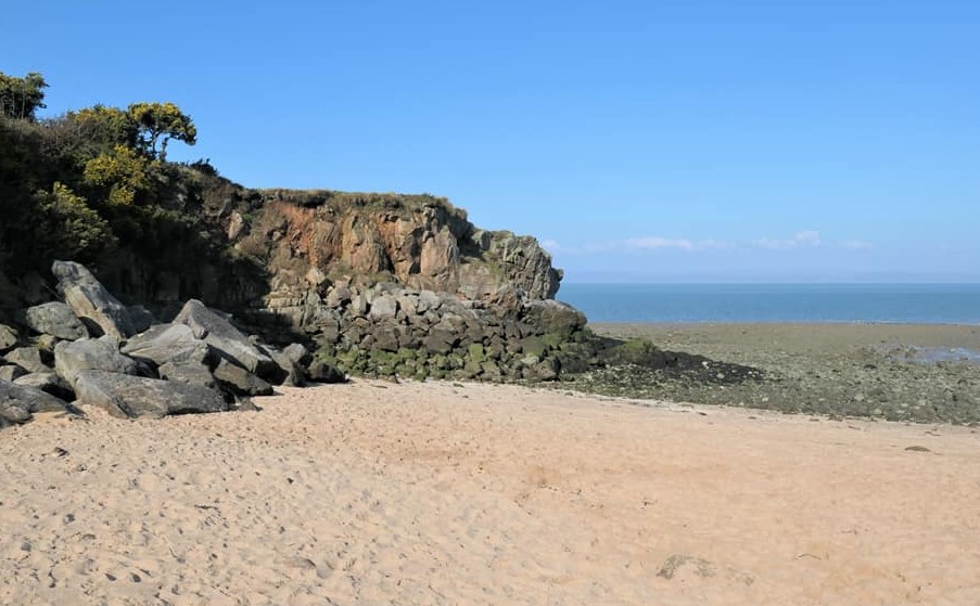 KatharineJewitt's tweet photo. Lovely day off today enjoying the great outdoors. Beautiful blue skies, whilst walking along the coast at #MorecambeBay #Heysham #Morecambe #bluehealth #bluescription #optoutside #nature https://t.co/f1QNOPjnC4