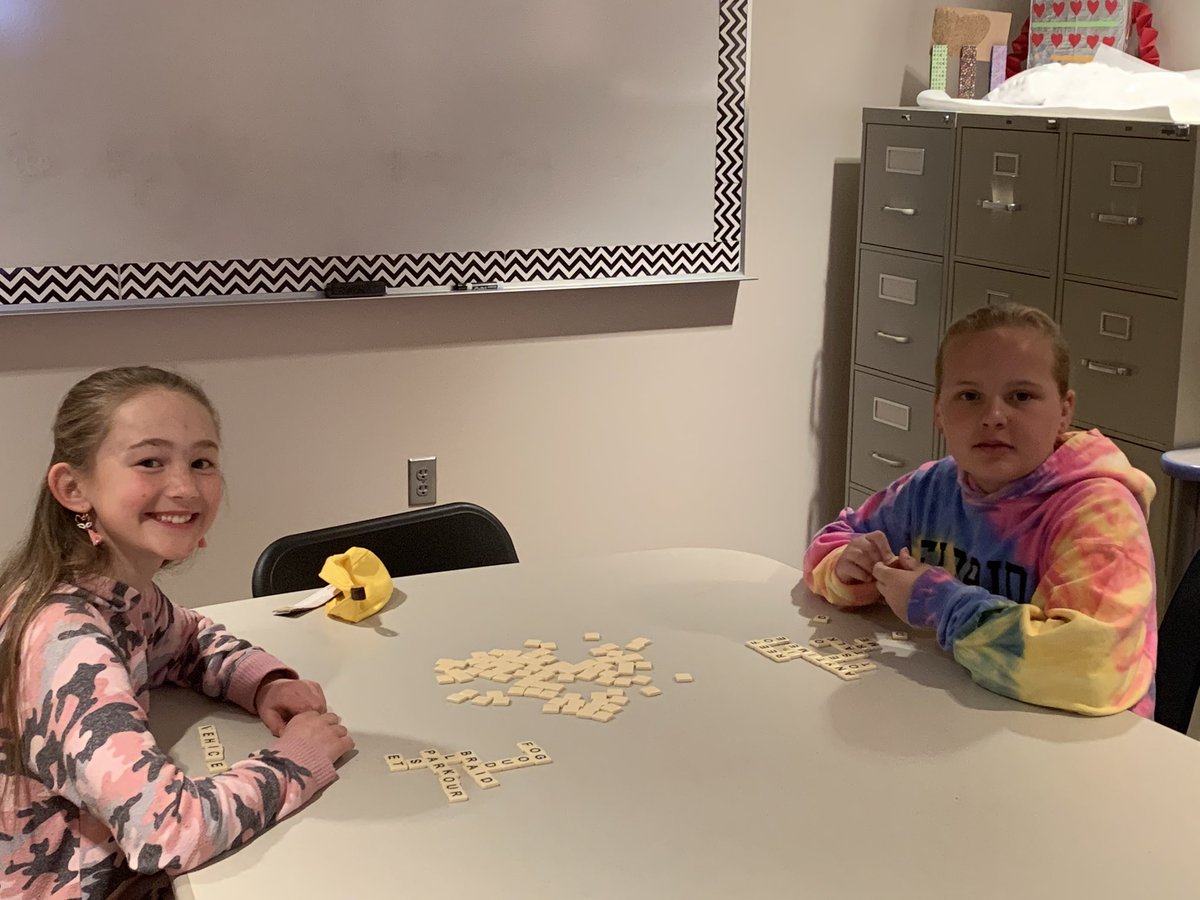 Meeting of the minds! Last Wednesday morning #bannanagramchampionship #words <a href="/missheightselem/">MHES Elementary</a>