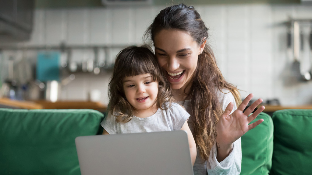 Door #Corona gaan er steeds minder #vrijwilligers van de #VoorleesExpress bij gezinnen langs. Met onze tips kunnen zij ondanks Corona tóch contact houden met hun gezin en de #taalontwikkeling van kinderen op afstand blijven stimuleren. bit.ly/33hc0nd