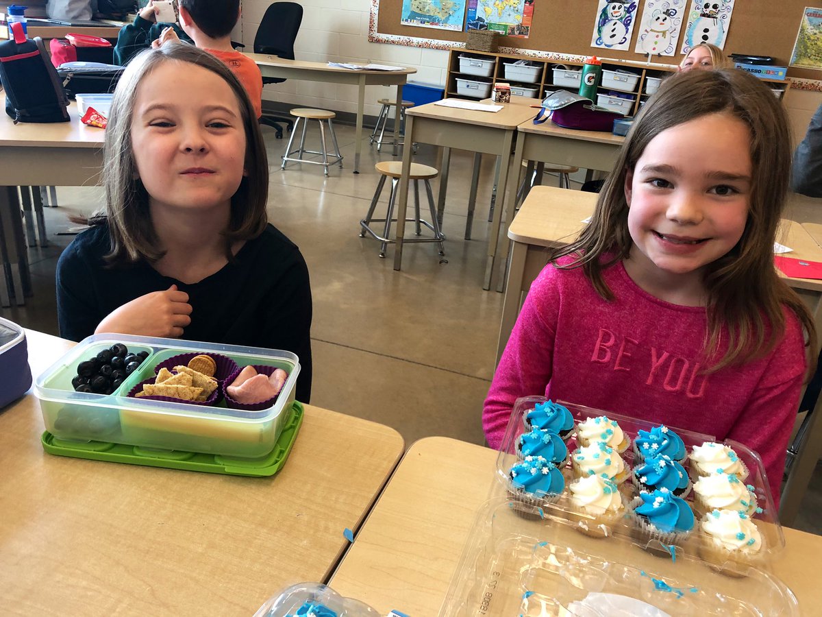 MahaffyStars's tweet photo. Cupcakes! Thanks V! #sosweet #happymarchbreak @LittleFallsPS https://t.co/X91tc80fOX
