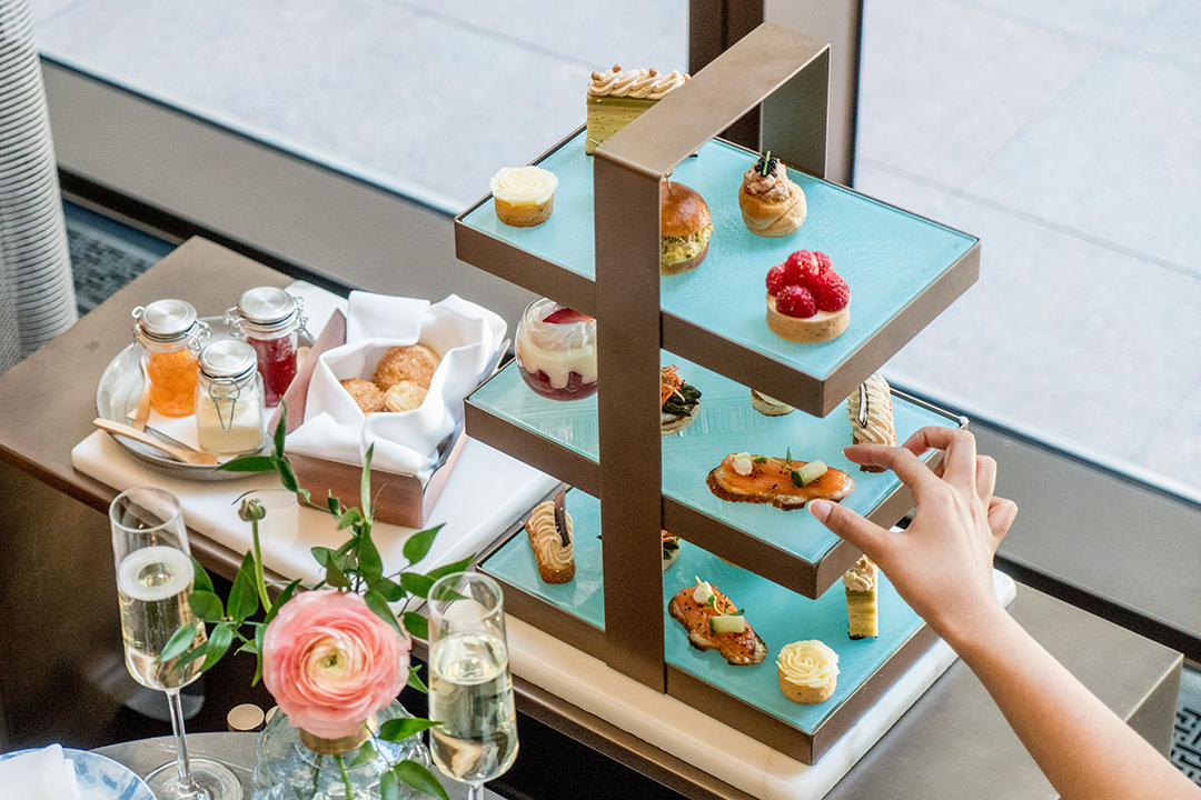 StRegisAdelaide's tweet photo. The St. Regis Toronto doesn’t just brew the commonplace tea bag. The Afternoon Tea ritual consists of loose leaves and floral brews composed of chrysanthemum, silver needle, and gunpowder green tea is infused in boiled water. #NewEraofGlamour https://t.co/C7VgOke69r