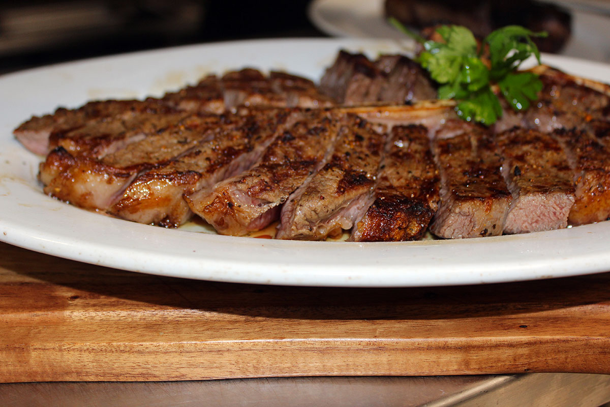 Callaros Steak House tweet media