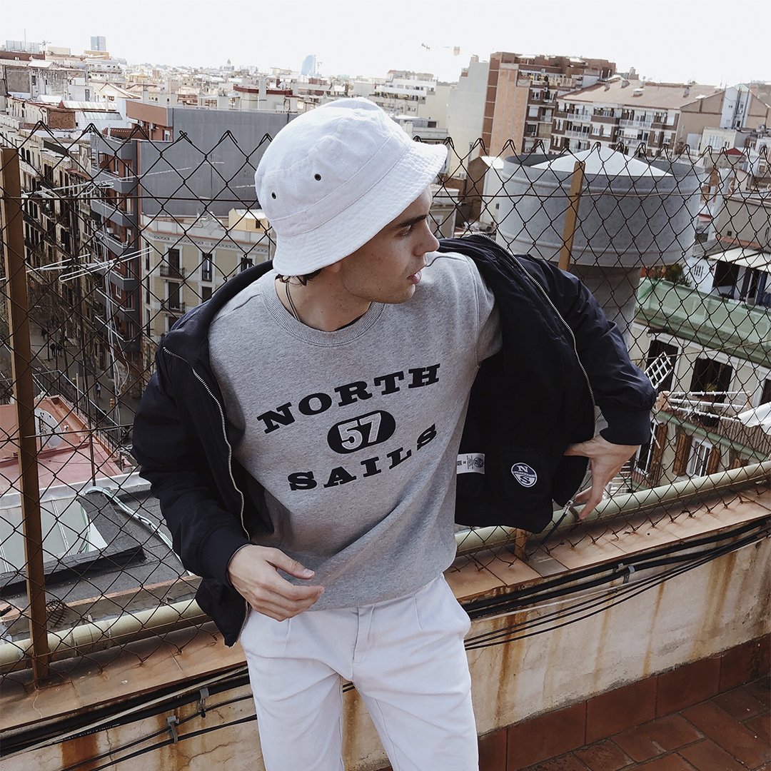 NorthsailsC's tweet photo. Effortless cool 🔛
@axeltorra layers up in our maxi logo printed sweatshirt and our versatile Crevichon jacket from the new collection. Shop his look⬇️
Sweatshirt: https://t.co/tDbNxwIb0Q
Jacket: https://t.co/jQ8nPaVPIk

#BeNorthSails #NorthSailsCollection #SustainableSpring https://t.co/aiIieBWzu1