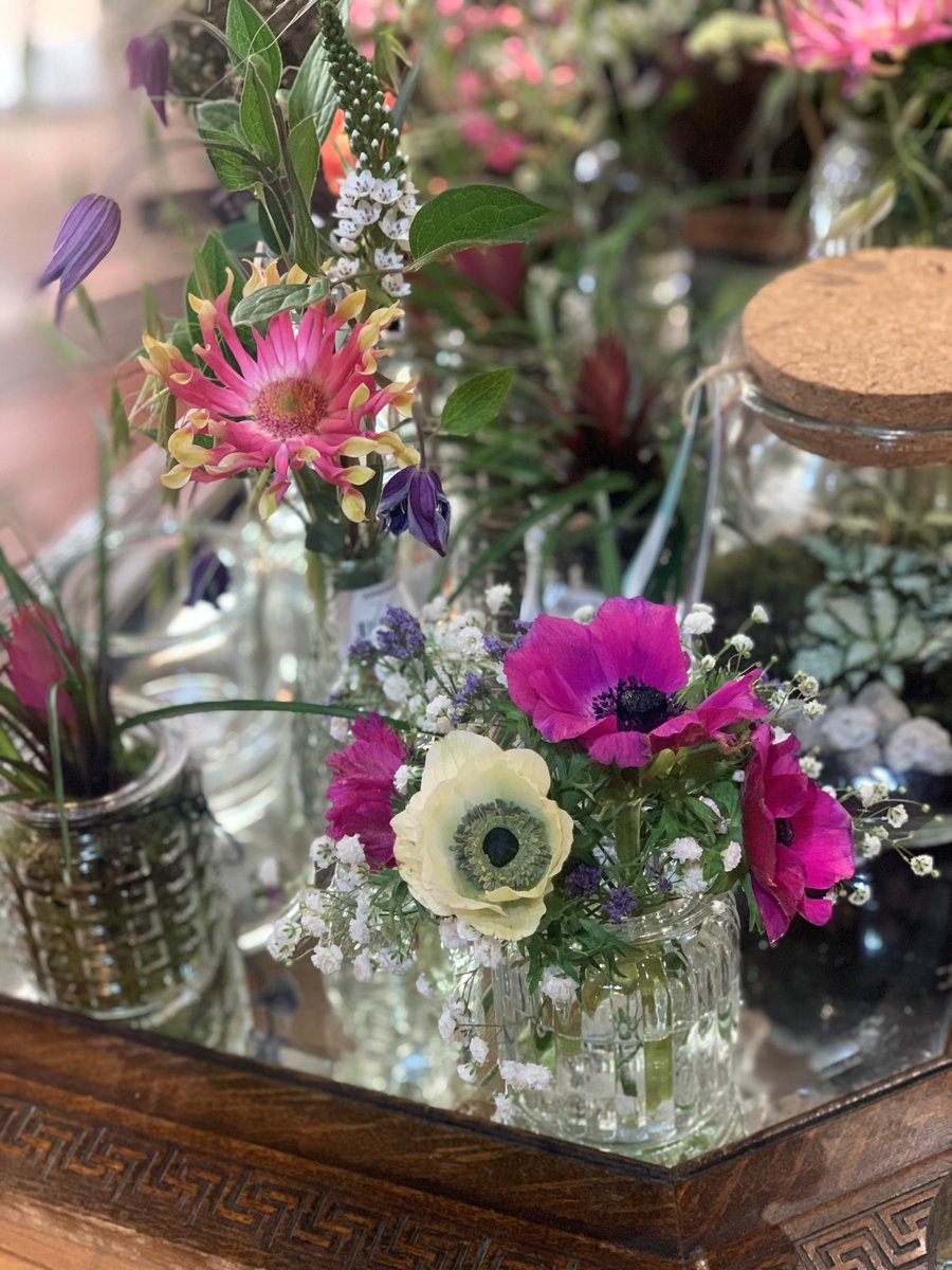 Beautiful blooms for Mum 🌷

With Mother's Day fast approaching, our Expert Florists are on hand to fix you up with something extra-special &amp; unique for mum.

#MothersDay #MotheringSunday