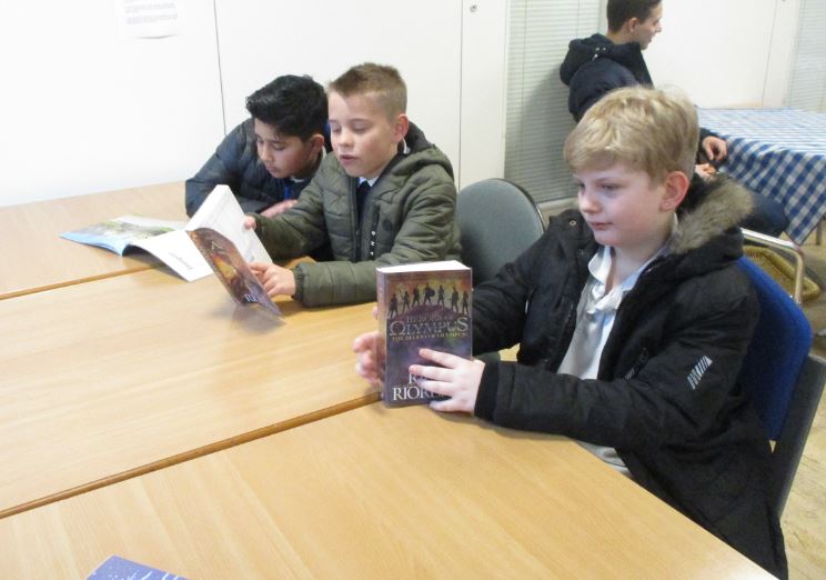 BayardsHill's tweet photo. To celebrate World Book Day last week, all classes visited the  new library in Barton. They were given a tour and chose a book to read. #WorldBookDay #HappyReading https://t.co/0fthie3vBt
