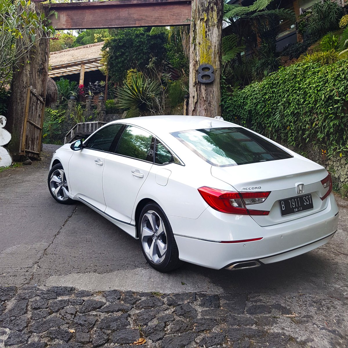 hondaisme's tweet photo. Menghadirkan teknologi terdepan agar perjalanan Anda semakin nyaman. Feel the new experience with All New Honda Accord.
#honda #hondaisme #hondacar #mobilhonda #hondaaccord #allnewhondaaccord #drivevolution https://t.co/u1lnLcftiO