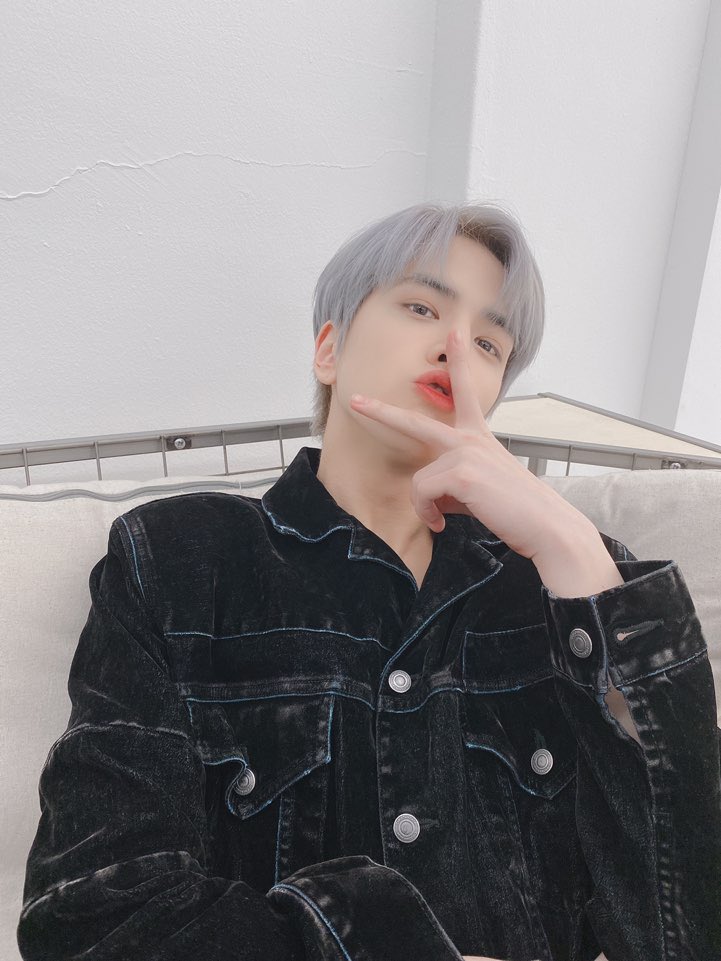 WE_THE_BOYZ's tweet photo. (영훈) the b 🥰 👉 now 🤣🤗 https://t.co/Cl8ifejve0